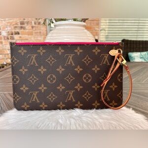 Neverfull MM/GM in Monogram Pivione Interior